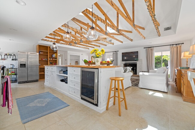 Building Photo - 425 10th Ave