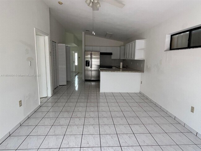 Building Photo - 2749 W 72nd St
