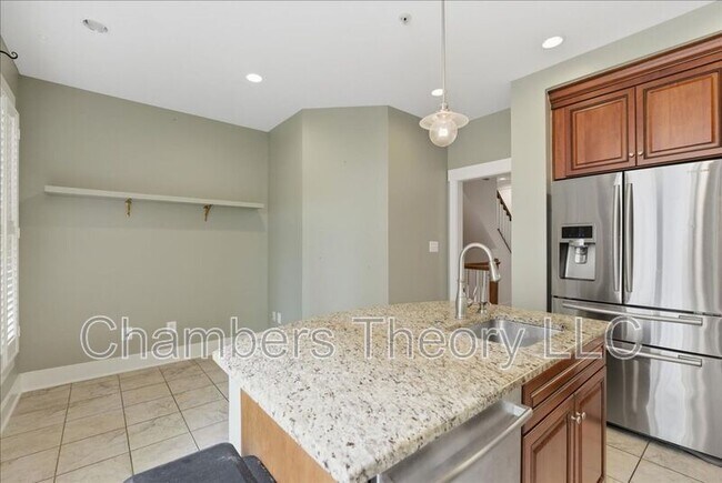 Building Photo - 2735 Linden Ln