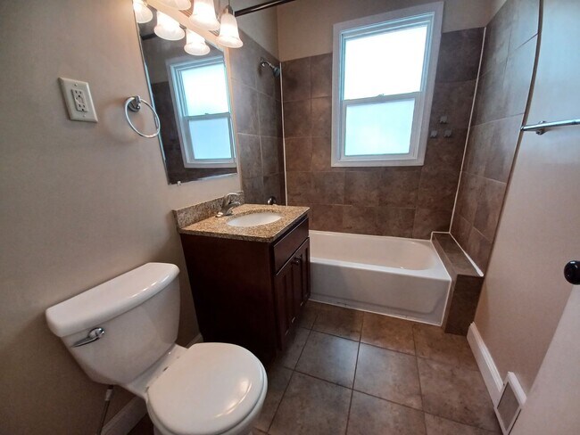 Building Photo - Clean, Efficient, recently renovated 3 Bed...