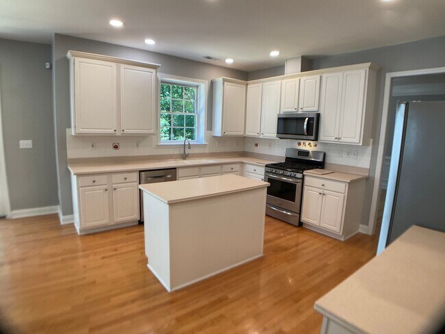 Building Photo - Absolutely Stunning Rare Rental in Hope Va...