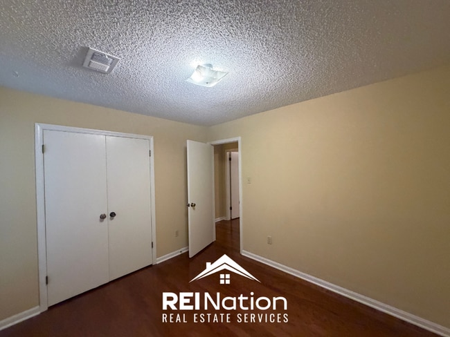 Building Photo - JUST LISTED! 3BR/2BA Memphis Stunner | Vaulted Ceilings & Stone Fireplace | Fenced Yard!