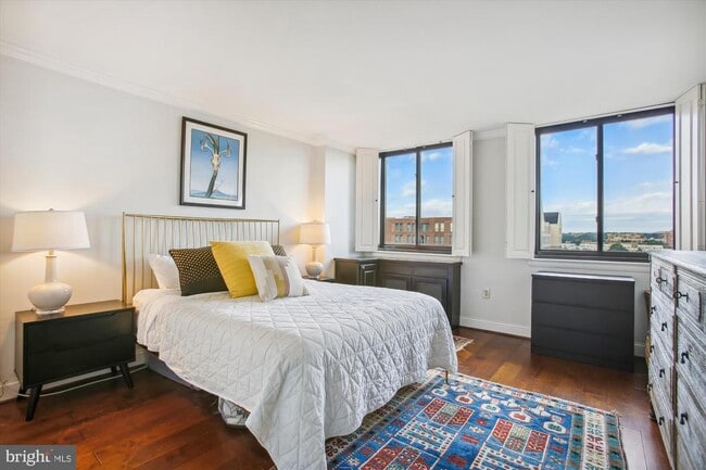 Building Photo - 801 S Pitt St