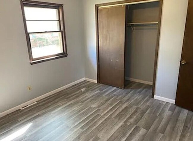 Building Photo - 1440-1442 E Cairo