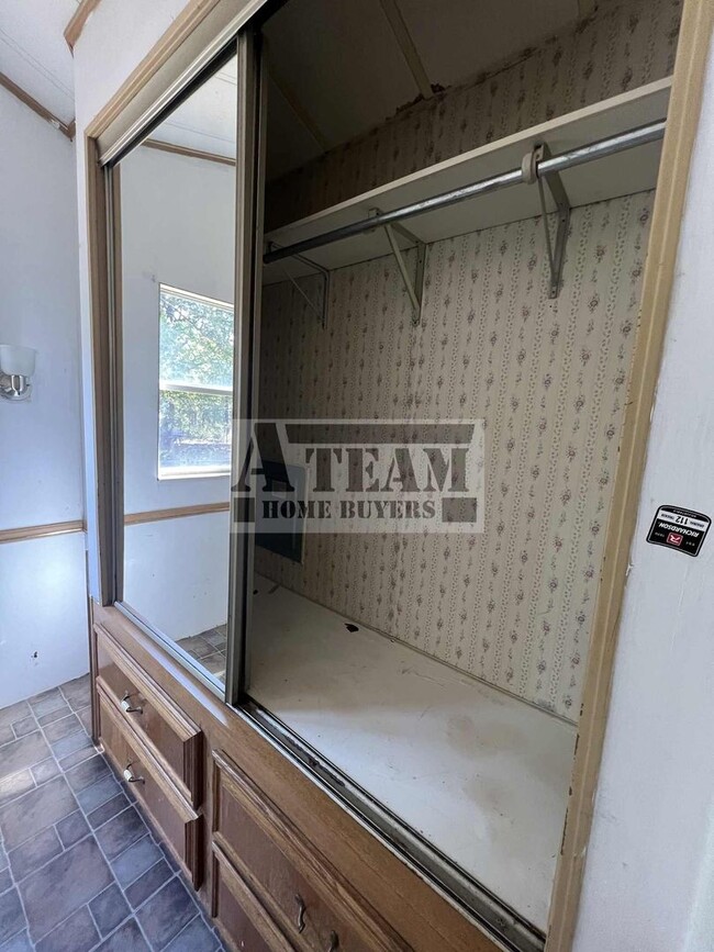 Building Photo - Cozy 1 Bedroom 1 Bath Home with Big Yard!