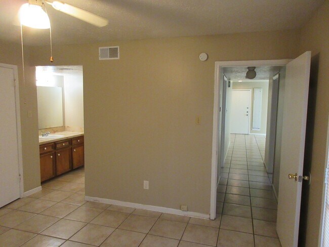 Building Photo - 11514 Meadow Ln