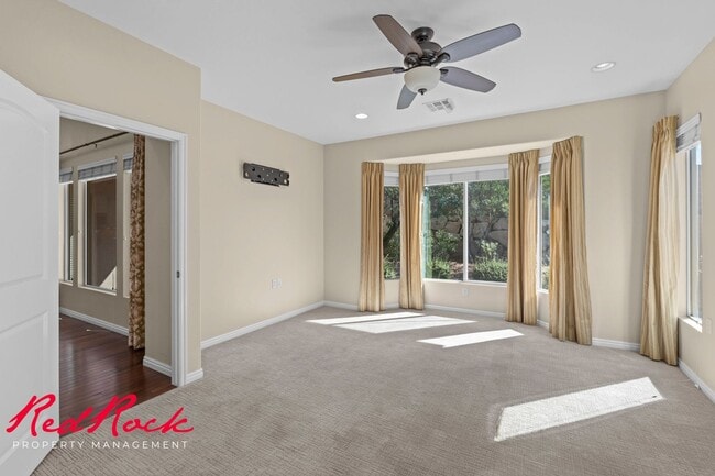 Building Photo - Sun River 2 Bedroom Home with Bonus Den! First Class Amenities!