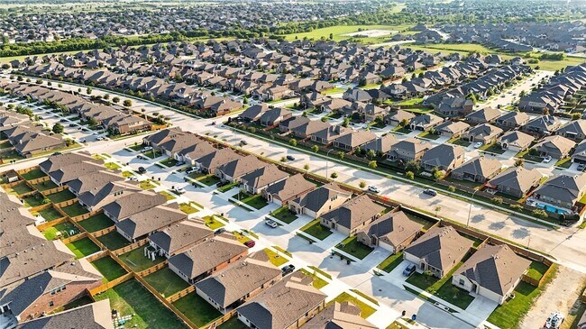 Building Photo - 14725 Mainstay Way