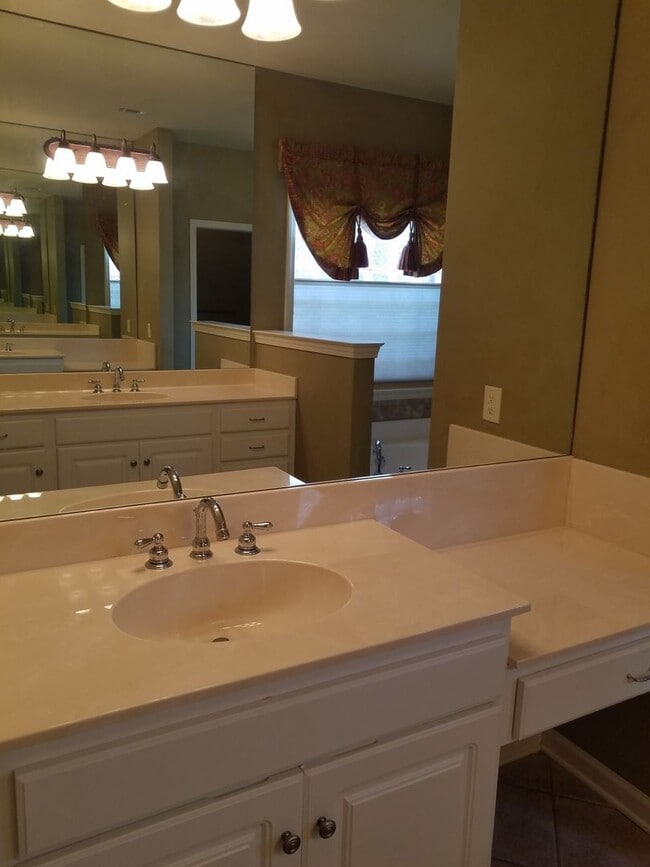 Building Photo - 4707 Mitford Cir