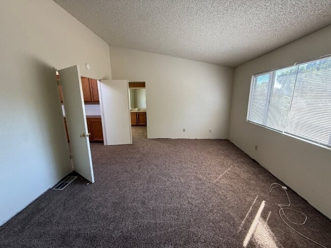 Building Photo - Browns Valley 3 Bedroom 2.5 Bath 2 Story w...