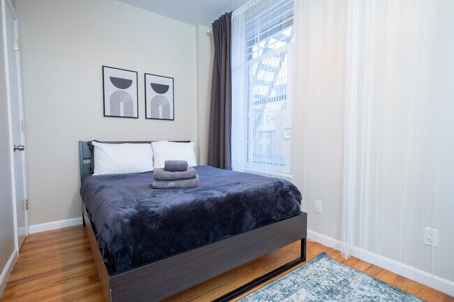 Building Photo - 230 W 113th St