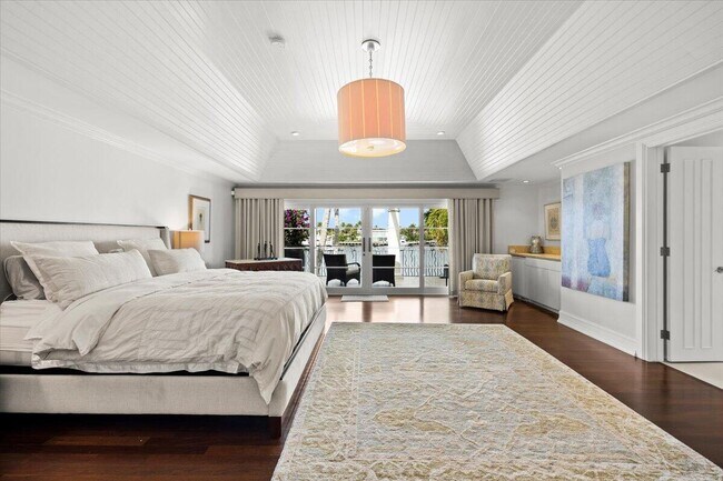 Building Photo - 1313 E Lake Dr