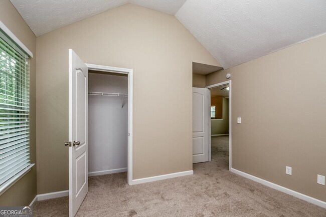 Building Photo - 6415 E Meyer Dr
