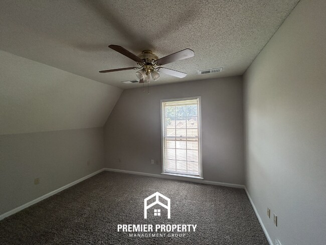 Building Photo - Large 5BR/3.5BA Home in 38125 | 2,541 Sq Ft, Vaulted Ceilings & Covered Patio