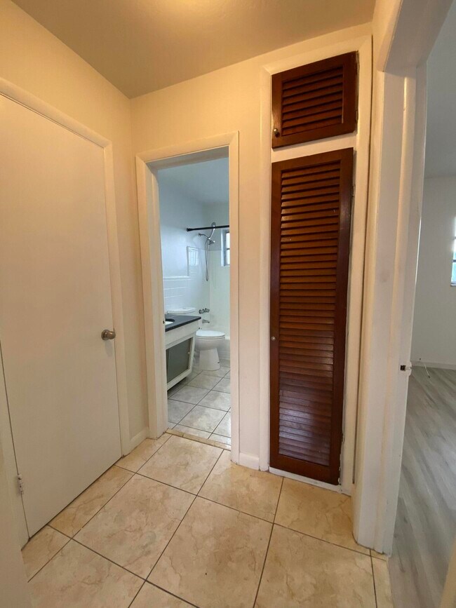 Building Photo - 1500 S 20th Ave