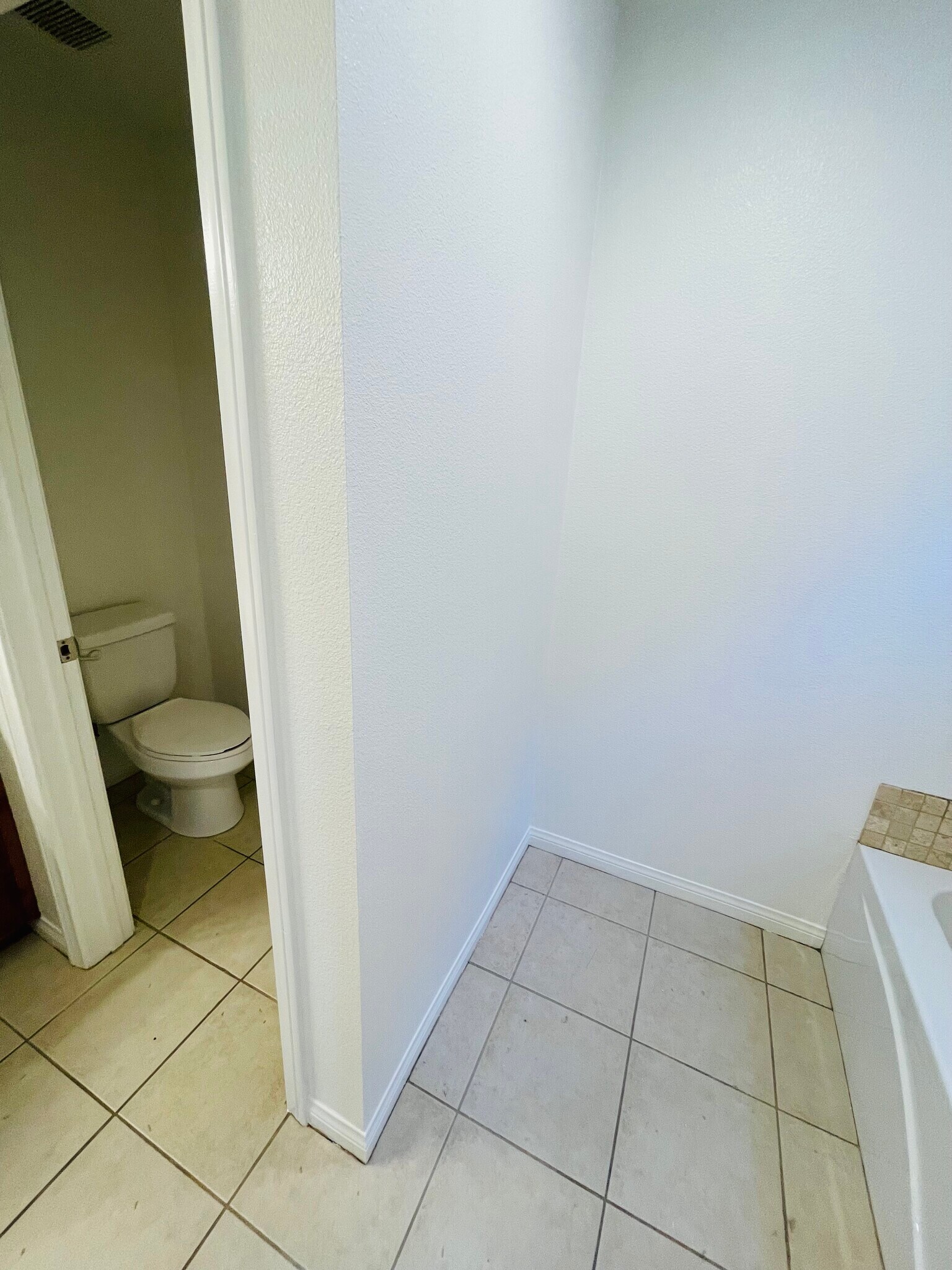 Building Photo - 1918 Kelly Ave