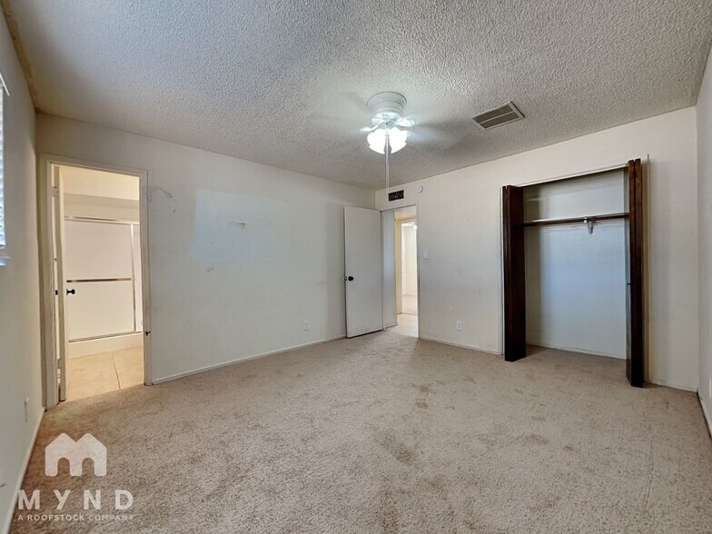 Building Photo - 644 S Hill