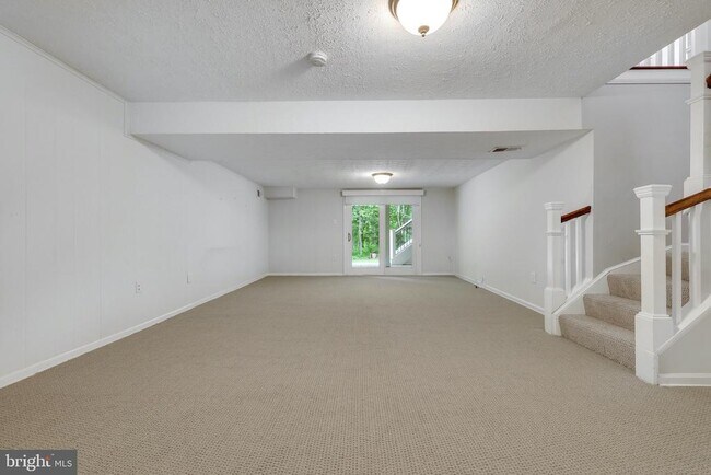 Building Photo - 9622 Cinnamon Creek Dr