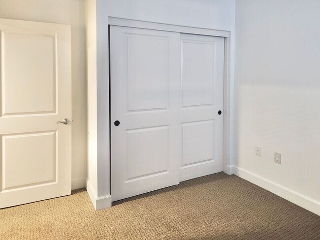 Building Photo - 12842 Palm St