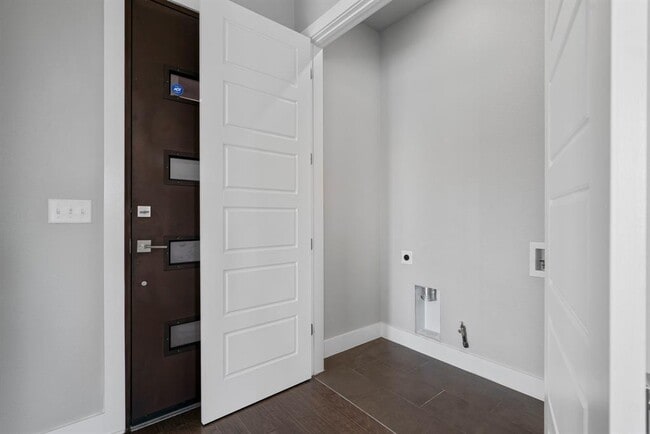 Building Photo - 4501 Jackson Ave