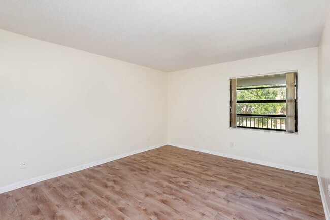 Building Photo - 1029 Regency Dr