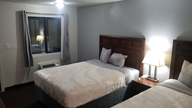 Building Photo - 5010 W 6th Ave