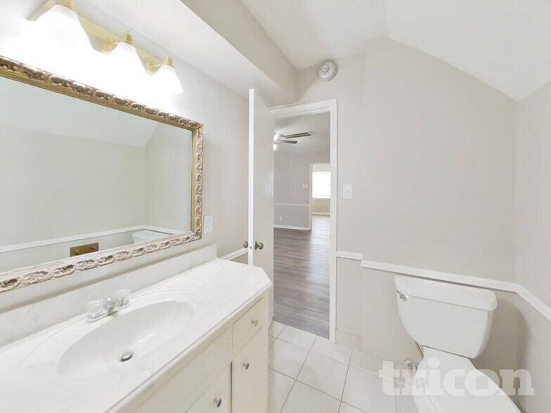 Building Photo - 5523 Foresthaven Dr