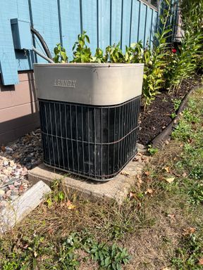 Building Photo - 2 Bedroom 1.5 Bath Single Family Home Avai...
