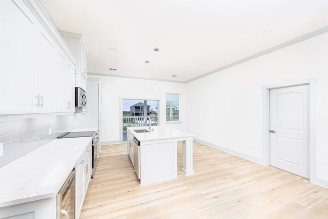 Building Photo - 3261 Pirates Cove