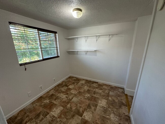 Building Photo - 807 G St