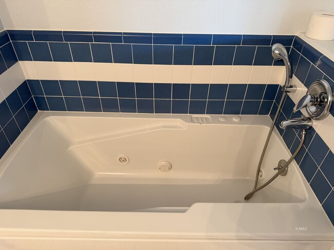 Building Photo - 1220 Monument Rd