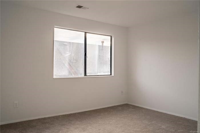 Building Photo - 313 W Lehow Ave