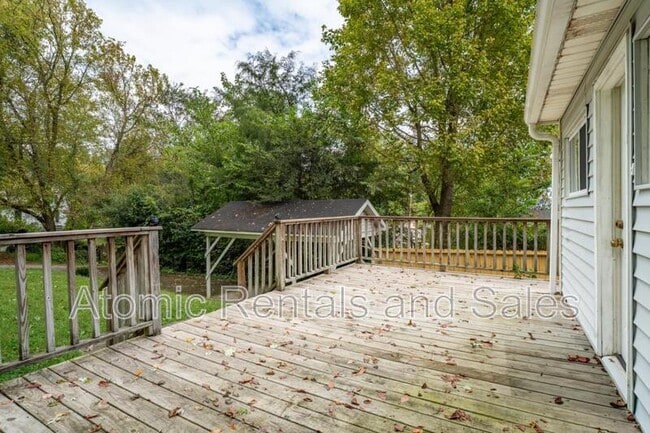 Building Photo - 703 W 2nd Ave