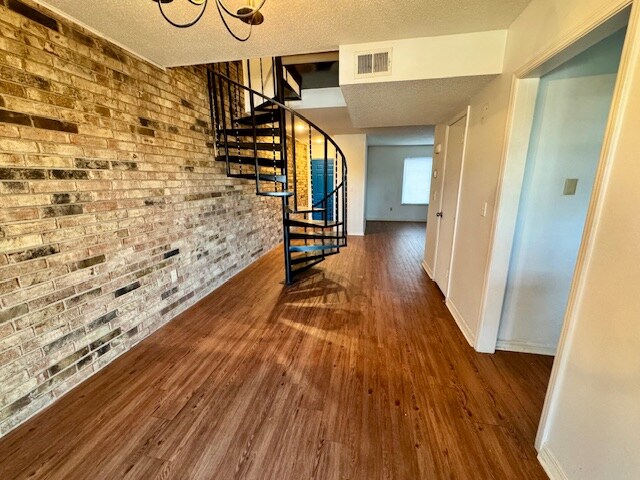 Building Photo - 280 Hill Ave