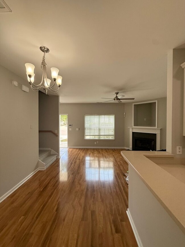 Building Photo - Move in Ready Three Bedroom Townhome in We...