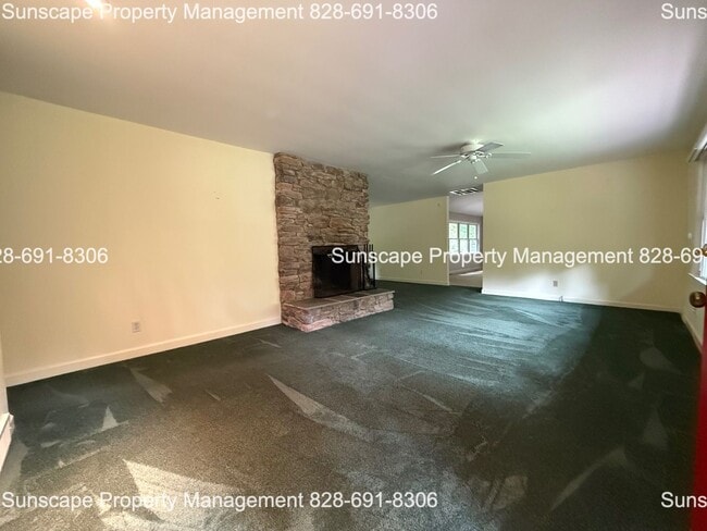 Building Photo - Spacious home in Fairview NC