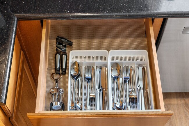 Building Photo - 2380 Aram Ave