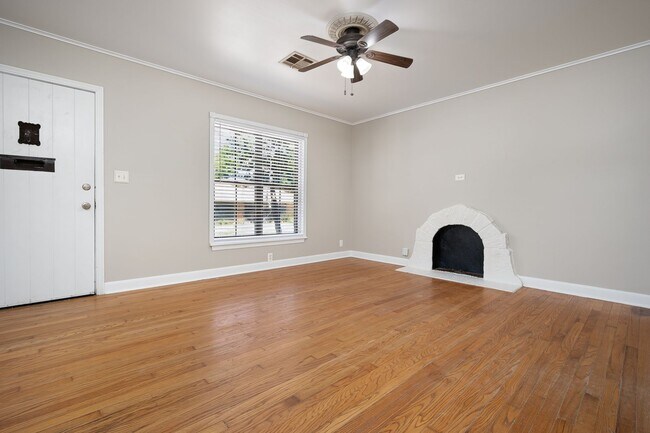 Building Photo - 3708 N Virginia Ave