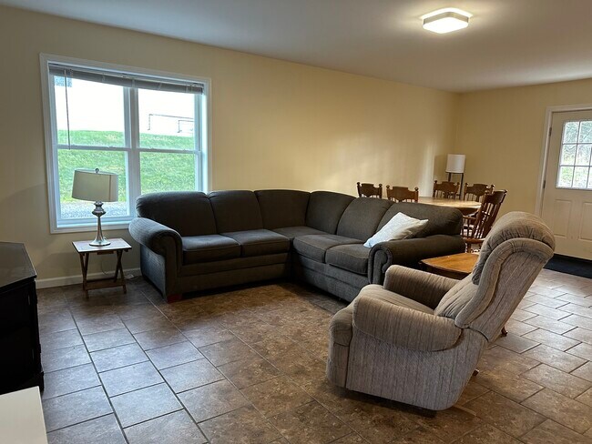 Building Photo - 124 Birdseye View Drive