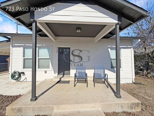 Building Photo - 723 Paso Hondo St