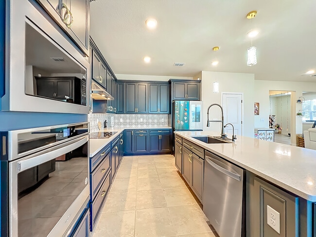 Building Photo - 1021 Savannah Palms Blvd