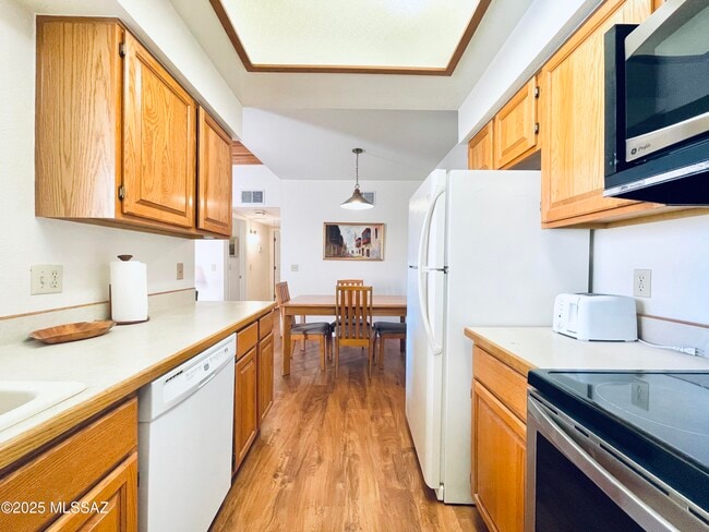 Building Photo - 5750 N Camino Esplendora