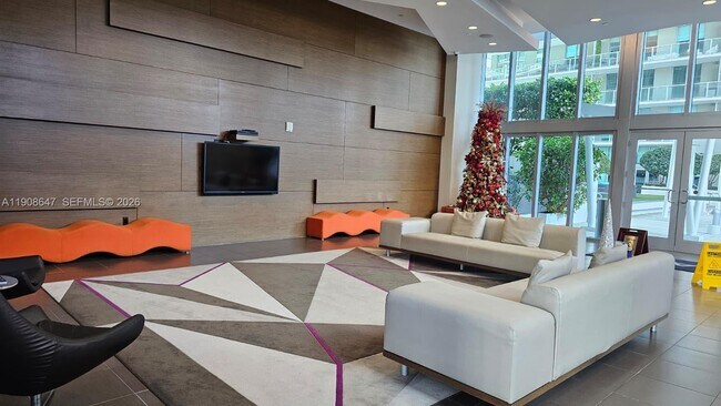 Building Photo - 1111 SW 1st Ave