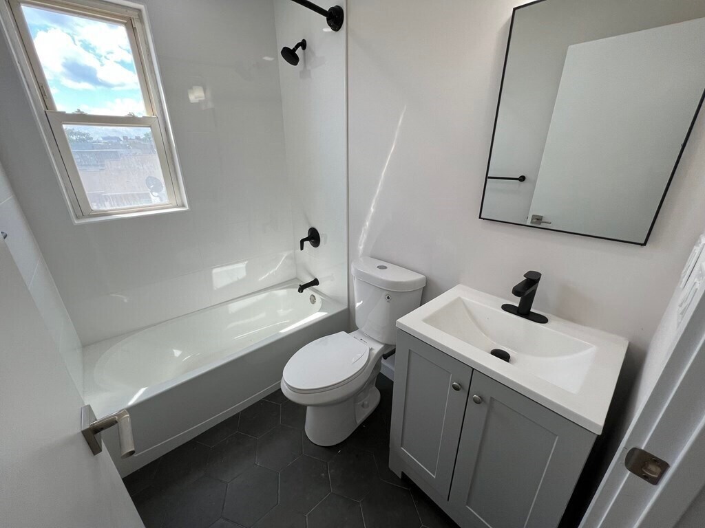 Building Photo - 7 Transit St