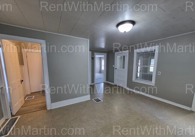 Building Photo - 501 D Ave