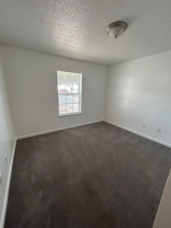 Building Photo - 100 Kazmira Ct