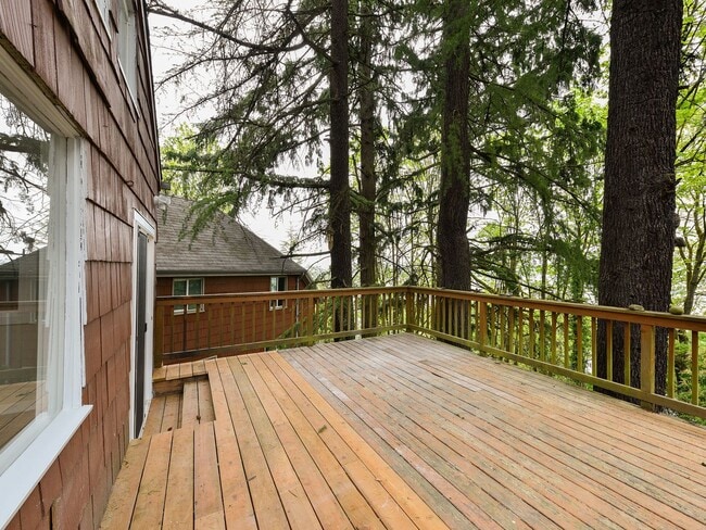 Building Photo - 2132-2134 NW Aspen Ave