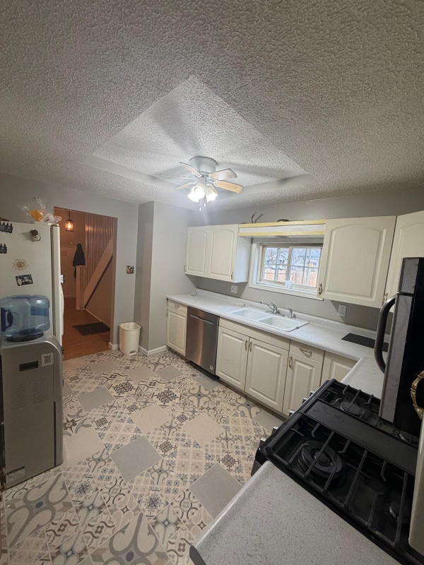 Building Photo - 3037 Meredith Ave