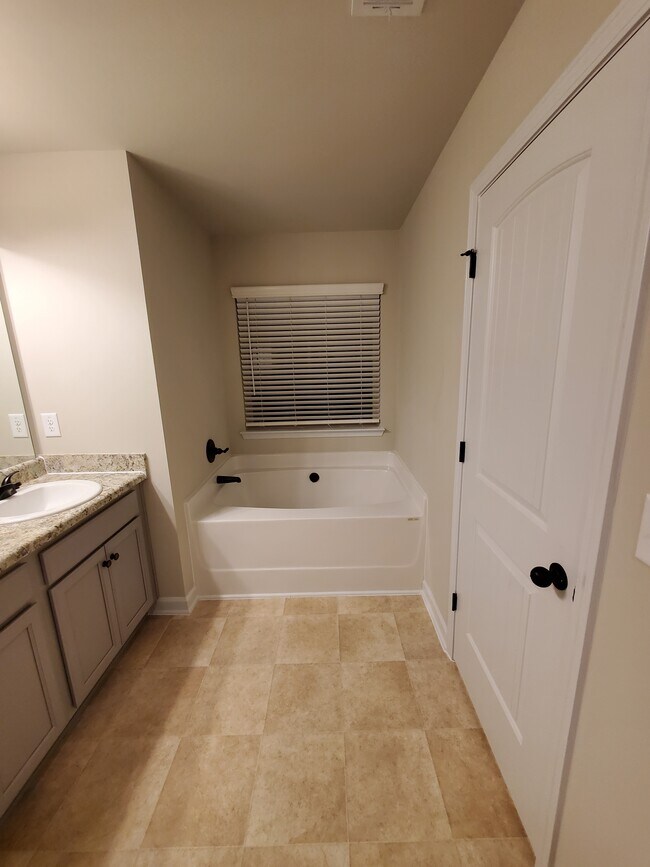 Building Photo - 1509 Creel Ln