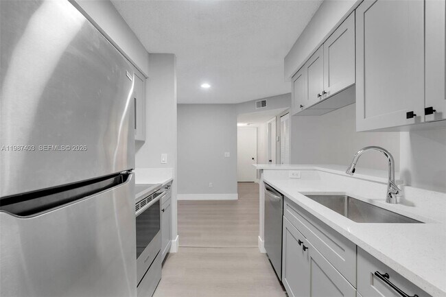 Building Photo - 1247 SW 46th Ave